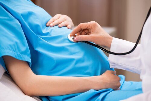 妊娠女性の検査　妊娠中　生理　出血