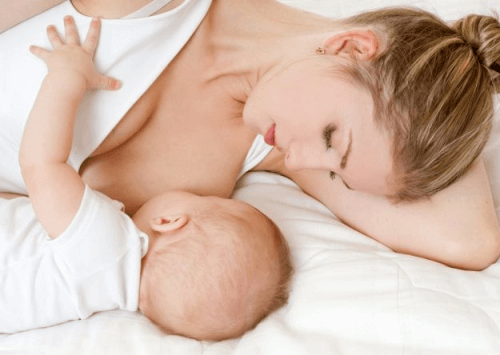 授乳-母と赤ちゃん
