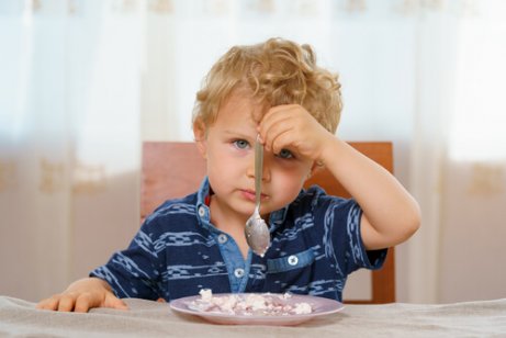 子どもの体重が平均を下回っている：原因や対策は？