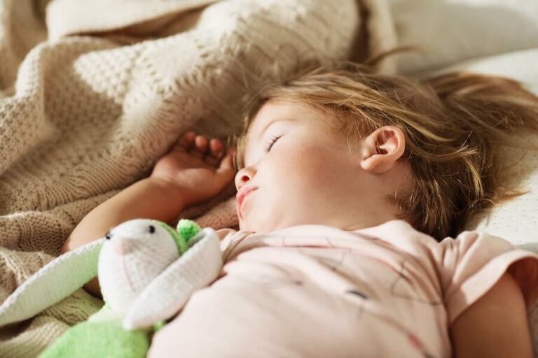 お昼寝が子どもにもたらす効果とは？