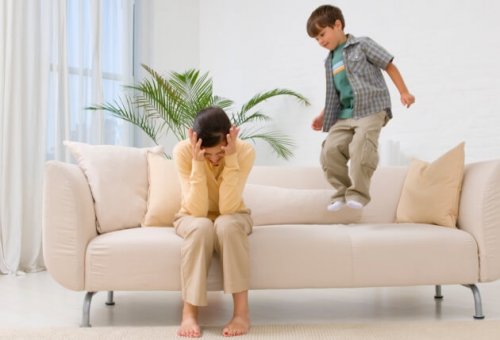 悩む母親 怒っている子供 話す時のカギ