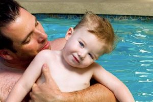 眼瞼下垂の原因と治療:乳児と小児における影響とは?