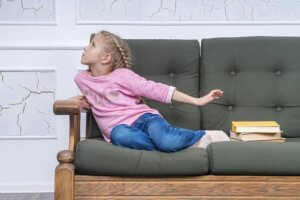 子どもが言い訳をして学校に行きたがらない時はどうすれば?