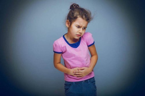 機能性腹痛がある女児 子ども　機能性腹痛　
