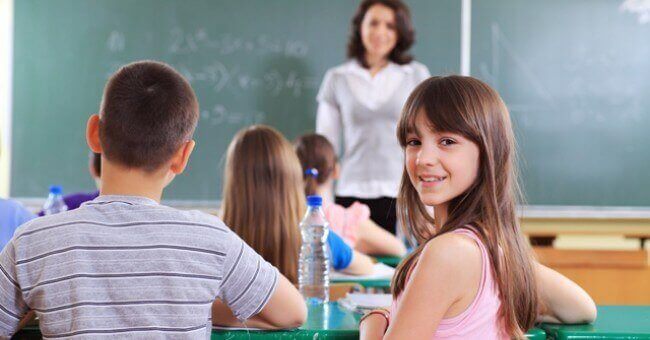 授業中-騒がしい 騒がしくしてしまう子供 集中力