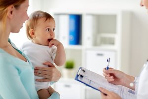 子供は何歳まで小児科医に行かせるべき?