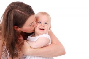 我が子の最初の歯について:乳歯のケアを学んでみよう