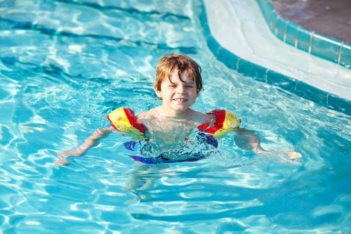 泳ぐことは一生もののスキル 子ども 泳げる 重要性