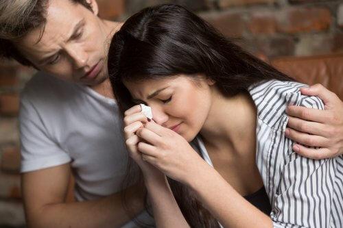 泣く妊婦 妊娠中 泣きたくなる