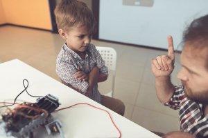 子どもが親を無視したり無礼な態度をとるのはなんで?