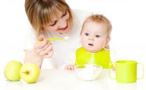 赤ちゃんに新しい味にトライさせる方法:ヒントとコツは何?