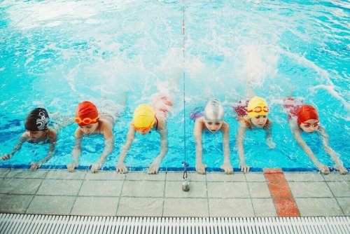 子どもが泳げるようになることの重要性:親へのアドバイス