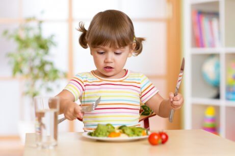 子ども  テーブルマナー  教える 