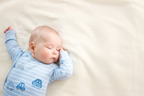 眠る赤ちゃん 赤ちゃん  子ども   パジャマ