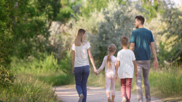 家族でウォーキングやハイキングをすることのメリットについて