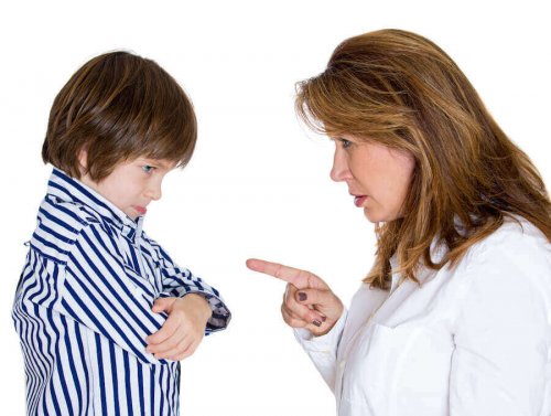 子どもを叱る親 口うるさい親にならない コツ
