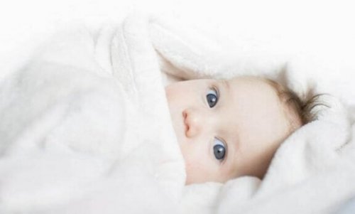 初めての親は必見：赤ちゃんが寒がっているかどうかを見分ける