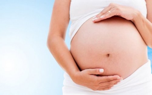 羊水過多症ってどんな症状？原因や治療法はあるの？