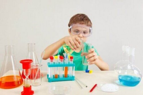 夏休みは子どもと一緒にできる科学実験をやってみよう！