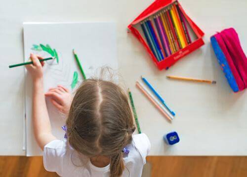 子どもの 勉強机 を用意するアイデア