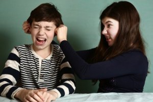 兄弟喧嘩ばかりで困っている親のためのアドバイスとは?