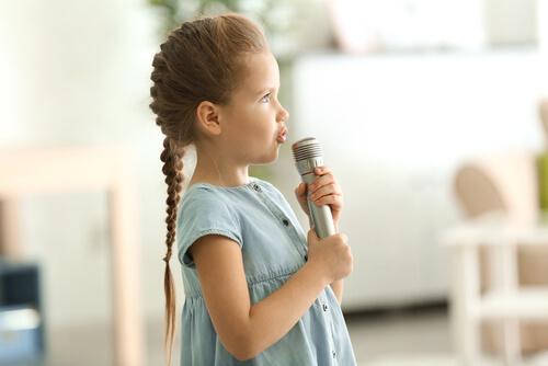 歌う子ども　音韻意識　子ども