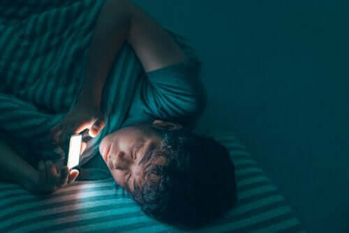 携帯電話 十代　青年期　睡眠