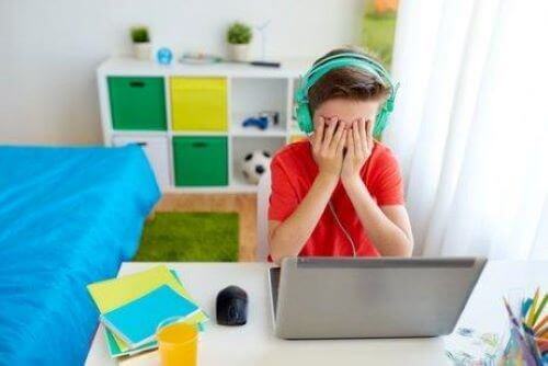 ネットいじめ 問題:法的に犯罪行為