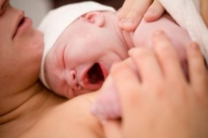 痛いの?苦しいの?出産のときに赤ちゃんが感じていること