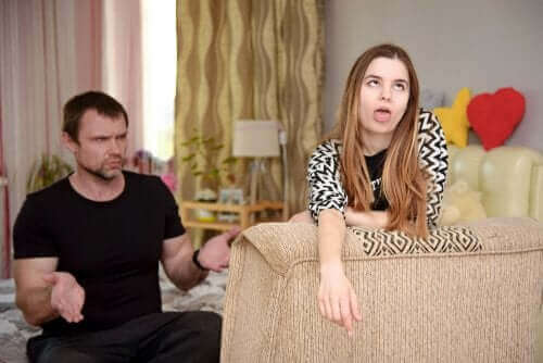 厳しい親と反抗的な子ども:思春期の親子関係について