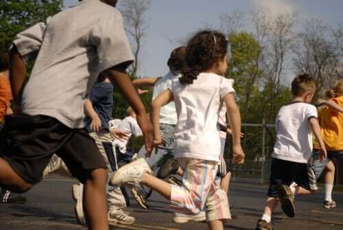 罰として学校の休み時間を無しにするのは違法?子どもの権利について