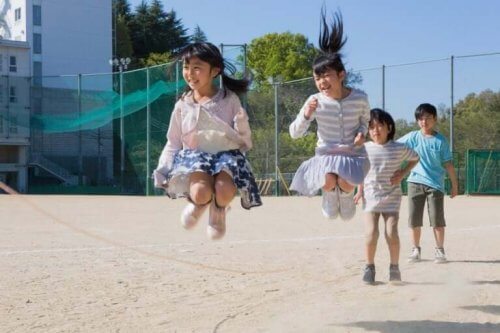 子ども 休み時間 違法