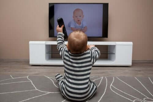 スクリーン利用時間 が長過ぎ：子どもに与える影響とは？
