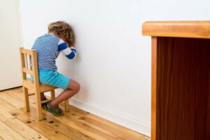 ご褒美や体罰に頼らずに子どもを教育する方法とは?