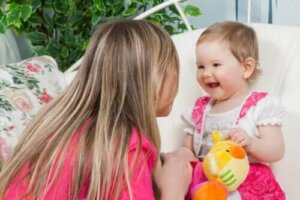 言語習得に関する理論:子どもが言語を習得するプロセス