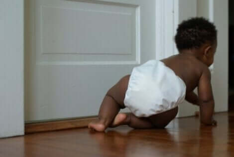 【赤ちゃんの成長】生後1年後に見られる発達段階