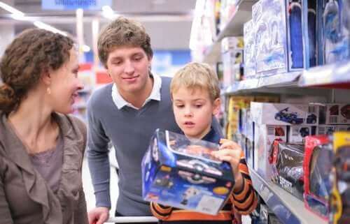 【過剰消費の問題とは?】物欲の強い子にさせないために!