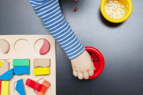 モンテッソーリ ・ボード 子どもの能力を伸ばす おもちゃ